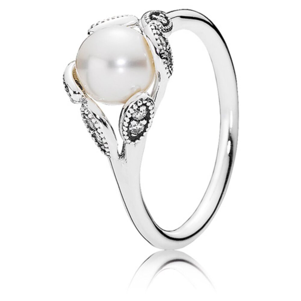 Pandora Luminous Leaves Ring